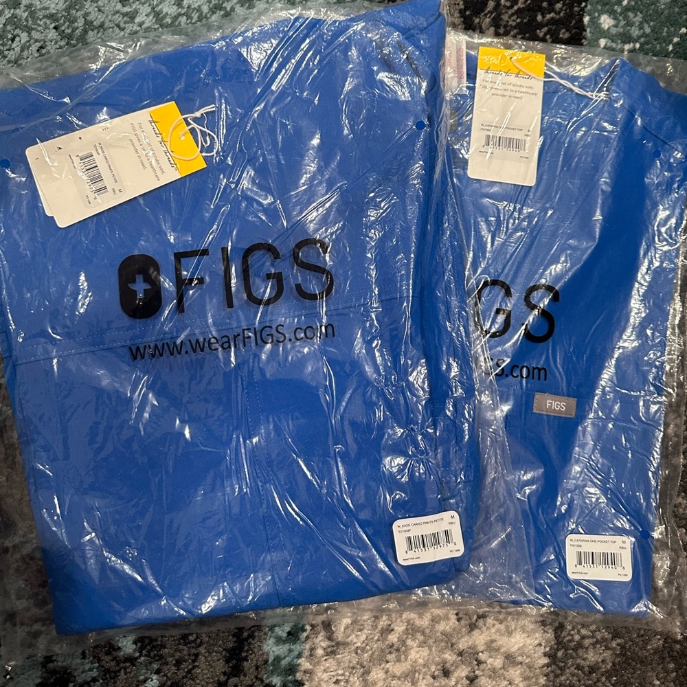Figs Scrubs Set NWT- Catarina One & Kade Cargo Petite - Royal Blue Medium
